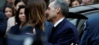 Sarkozy s-a făcut „scriitor”. Citește Contele de Monte Cristo și Viața lui Iisus. Detalii despre prima zi în (…)