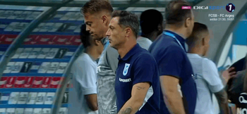 Mirel Rădoi a izbucnit într-o criză de nervi când Craiova a deschis scorul cu Petrolul! A înjurat, a dat cu badge-ul (…)