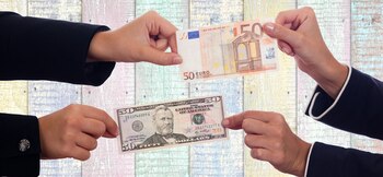 Se întărește dolarul. Cum se poate schimba jocul pe piețele financiare. Ce trebuie să știi