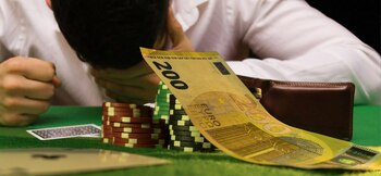 Percheziții în Argeș într-un dosar de camătă și jocuri de noroc ilegale: un ofițer de poliție, suspectat că ar fi (…)