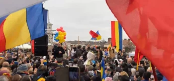 VIDEO Tensiuni la Alba Iulia de Ziua Națională - Călin Georgescu, primit cu icoane și scandal: 'Marș la Moscova'