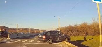 Scenă de groază în Argeș! O femeie a fost spulberată pe trecerea de pietoni. Iubitul ei s-a salvat în ultima (…)