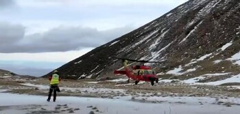 Un tânăr este dispărut de patru zile în Munții Bucegi. Un elicopter Black Hawk este folosit în premieră pentru (…)