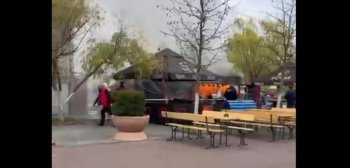 Incendiu la Târgul de Crăciun din Sectorul 4. O căsuță de lemn a fost cuprinsă de flăcări