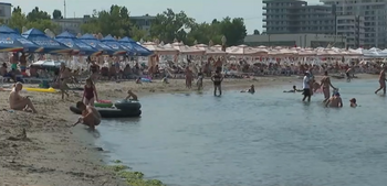 Hotelierii de pe litoral au început să SCADĂ prețurile, în plin vârf de sezon, din cauza lipsei turiștilor în (…)
