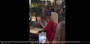 Loredana Groza i-a dansat și i-a cântat la masă lui Gică Hagi sub privirile soției acestuia