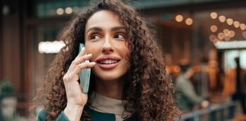 De ce tinerii din Generația Z evită să RĂSPUNDĂ la apeluri telefonice. Explicația psihologilor