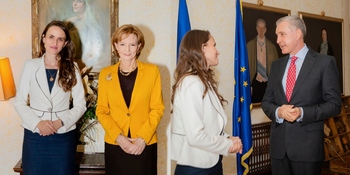 Oana Țoiu, primită la Palatul Elisabeta de către Principesa Margareta și Principele Radu. Rolul României în NATO și (…)