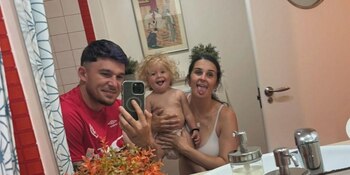 Andrei Rațiu a prins în cea mai frumoasă echipă! Imagine de colecție alături de soție și de fiica lor