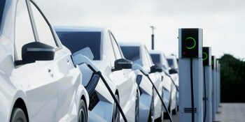 Reparațiile bateriilor pentru mașini electrice, cheia pentru a opri creșterea polițelor de asigurare