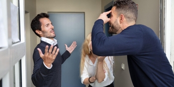 Se introduc sancțiuni drastice pentru românii agresivi verbal! Închisoare pentru amenințări și insulte în public!