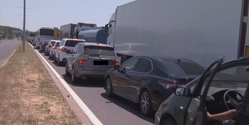 Vacanță cu NERVI și claxoane, pe la Giurgiu-Ruse. Care sunt rutele alternative la „Podul Prieteniei”, unde se stă și (…)