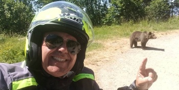Ultimele imagini cu motociclistul omorât de urs, pe Transfăgărășan. În telefon avea un film cu primele secunde ale (…)
