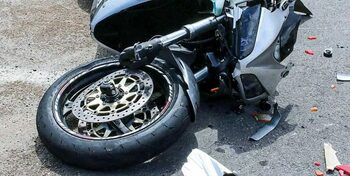 Accident la Pădurea Saru! Un motociclist de 69 de ani a ajuns la spital