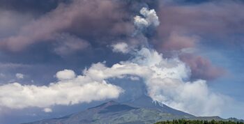 Alertă maximă! Vulcanul Etna din Italia a erupt din nou