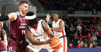 „Leii roșii” își mențin invincibilitatea în Liga Națională. CSM CSU Raiffeisen a câștigat meciul cu CSM Târgu Mureș