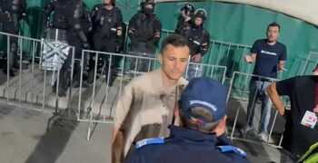 Andrei Nicolescu, mesaj în miezul nopții după SCANDALUL de la Csikszereda – Dinamo: „Au primit gaz lacrimogen, ghete (…)