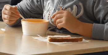 Obezitatea depăşeşte subnutriţia în rândul copiilor şi adolescenţilor