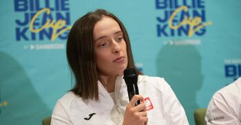 Iga Swiatek și-a adus aminte de prietena rebelă din România, dar și de Simona Halep după ce ne-a eliminat din Billie (…)