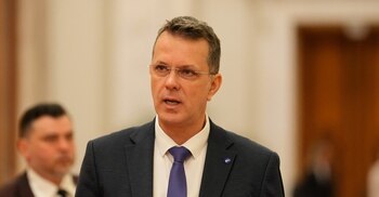 Ministrul Apărării crede că șefa CSM este deconectată de la realităţile României. „Pare că nu înţelege cu câţi bani (…)