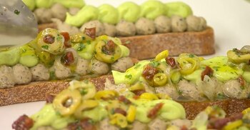 Cina perfectă pentru slăbit rapid: „E gata în 15 minute, fără gătit”. Tartina gourmet cu hummus de măsline, cremă de (…)