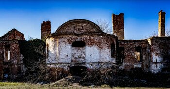 Clădirea vechiului manej din Cazarma Husarilor de la Oradea va fi restaurată şi transformată în centru cultural