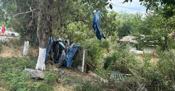 Tragedie în Ialomița: un adolescent a murit după ce mașina condusă de un tânăr fără permis a intrat într-un gard
