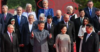 Adrian Năstase și Viorica Dăncilă, la parada militară din Beijing, alături de Putin, Xi Jinping și Kim Jong Un