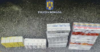 Orădeanul în casa căruia au fost găsite 20.000 de țigări de contrabandă și a fost dat în urmărire, reținut de polițiști