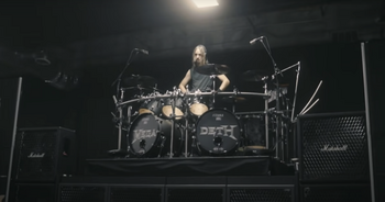 Megadeth ajunge pe locul 1 în topul iTunes, devansând-o pe Taylor Swift / Noul single al Megadeth, „I Don’t Care”, a (…)