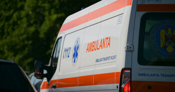 S-a dat alerta la Bacău! Cum a reușit un deținut să sară din ambulanță sub nasul polițiștilor