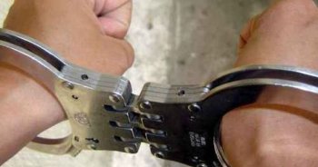 Ofițer de la poliția economică, reținut 24 de ore pentru mită în formă continuată. Cerea bani pentru tergiversarea (…)