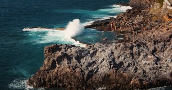 Doi români au murit în Tenerife după ce au fost luați de un val uriaș dintr-o piscină naturală. Alte două persoane (…)
