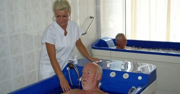 Statul taie din biletele de tratament. De ce unii angajați plătesc mai puțin decât pensionarii