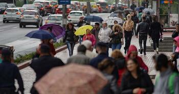 Lapoviţă şi ninsoare în mai multe regiuni, cod galben de vânt în 3 judeţe. Prognoză specială pentru Bucureşti