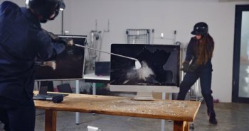 Camerele de „descărcare a furiei”, pe val. De ce majoritatea clienților sunt femei?