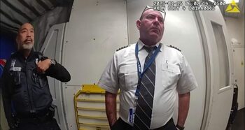 Un pilot a fost scos cu forța din avion, chiar înainte de decolare: „Doar câteva beri”