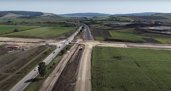 A8, autostrada promisă de aproape 20 de ani: ce loturi merg înainte și unde se blochează