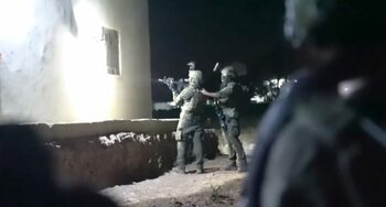 Forțele israeliene au împușcat mortal doi palestinieni care păreau că vor să se predea, în Cisiordania