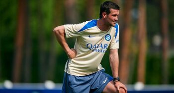 Hakan Calhanoglu, așteptat „la dispoziția lui Chivu” după ce negocierile pentru plecarea de la Inter au picat