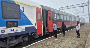 Circulația trenurilor, blocată în vestul țării. Armătura unui pasaj în construcție s-a prăbușit peste calea ferată
