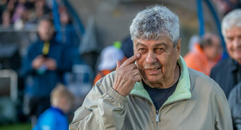Îl acuză pe Mircea Lucescu că a făcut selecția la naționala României pe „pile” şi că el a avut de suferit pentru că (…)