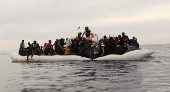 Bulgaria confiscă frecvent la graniţa cu Turcia bărci pneumatice folosite de migranţi pentru a traversa Canalul Mânecii