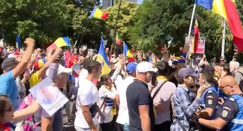 Momente tensionante, la protestul din fața Guvernului lui Bolojan. Agricultorii și transportatorii disperați, (…)