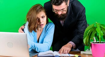 „Se ascunde după mașini și îmi sare în față”. Mărturia unei tinere hărțuite stârnește revoltă pe Reddit