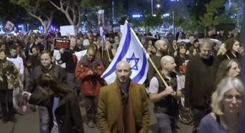 Mii de israelieni au ieșit sâmbătă în stradă la Tel Aviv și în alte orașe pentru a cere eliberarea tuturor (…)