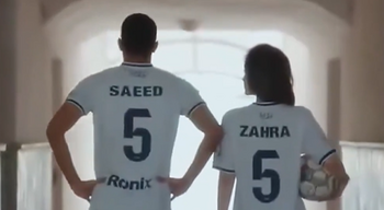 E haos în Iran după ce imaginile cu un fotbalist cunoscut și soția lui, în pantaloni scurți și fără hijab, au fost (…)