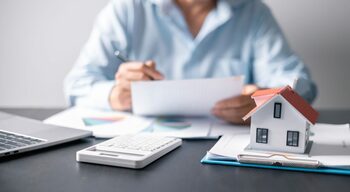 Românii plătesc mai mult pe TAXE și impozite decât pe mâncare/Date-șoc din ultimul raport al INS