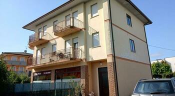 Un român din Italia s-a trezit cu trei hoţi pe balcon şi s-a luptat cu ei: 