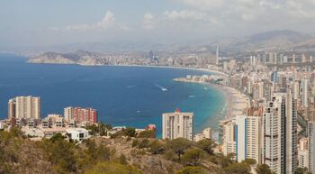 Doi soţi care s-au reîntors de 20 de ori în Benidorm, Spania, au dezvăluit ce i-a cucerit în celebra staţiune. (…)